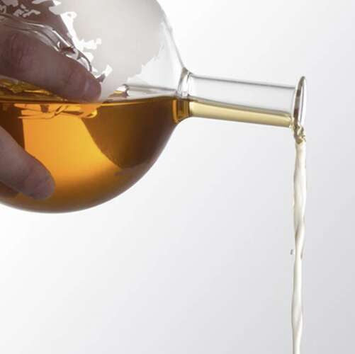 Whisky Karaffe Globus Set mit 2 Gläsern 850 ml Steinkühlwürfeln Holzständer