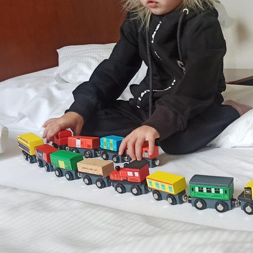 Holzeisenbahn - 12 Stück. Kruzzel 23522