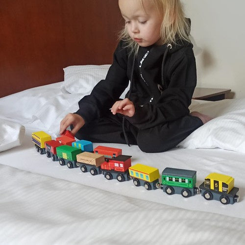 Holzeisenbahn - 12 Stück. Kruzzel 23522