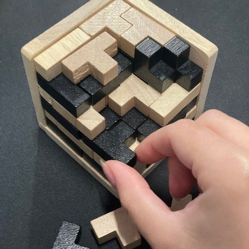 Holzstapelwürfel Puzzle – 3D Logikspiel aus Holz mit 52 T - Blöcken - Easy2sell - Deluxe