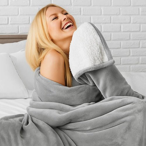 Kuscheldecke Doppelseitig 150x200cm Hellgrau – Weiche Decke in Lammfell - Optik - Easy2sell - Deluxe