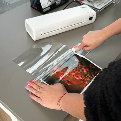 Laminiergerät A4 4 - in - 1 Set mit Trimmer, Eckenrunder und 60 Folien - Easy2sell - Deluxe